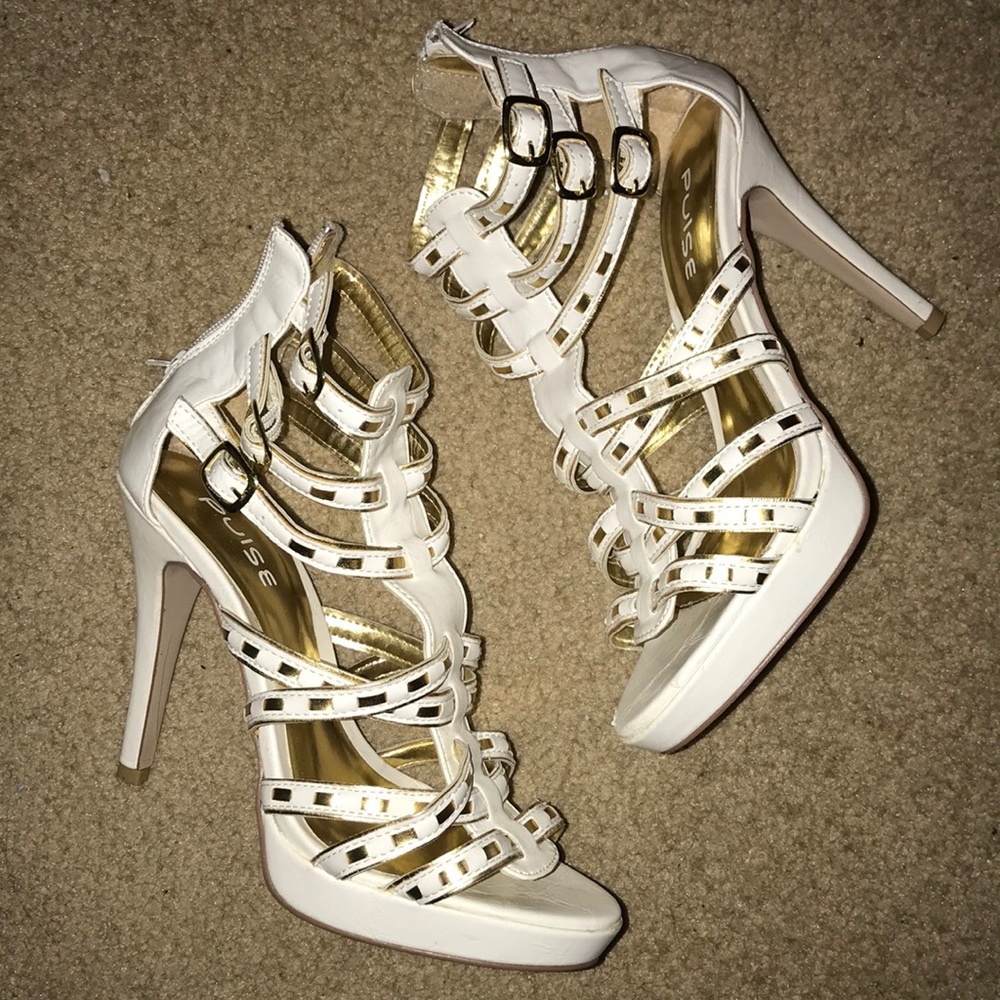 ⚜️White & gold sandal heels⚜️